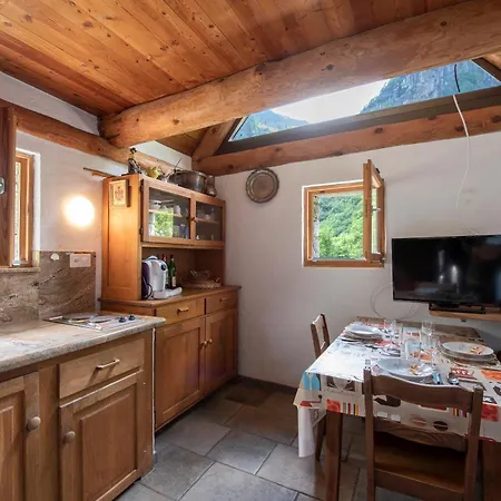 Chalet Rustico Savinera - Happy San Carlo (Ticino)